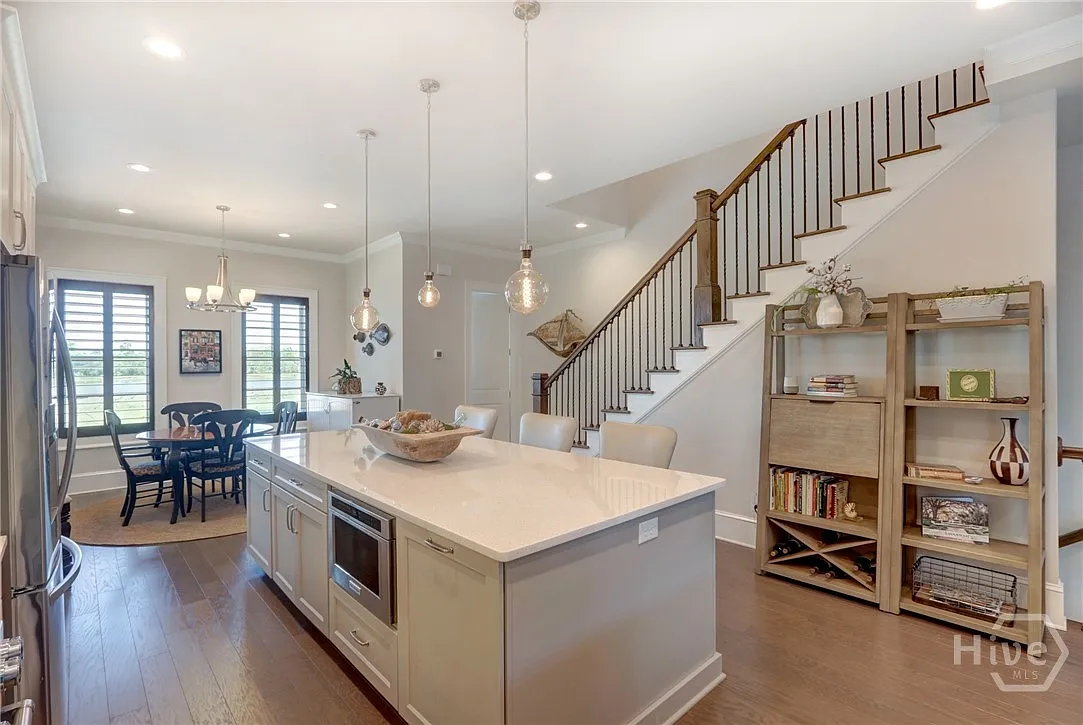 2 bed, 4.0 bath, 2118 sqft, $5,420 — Photo 3