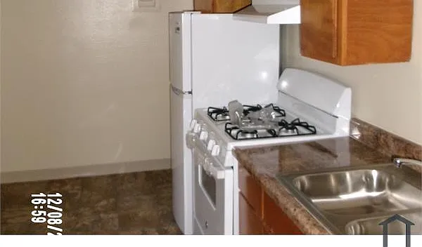 Studio, 496 sqft, $1,749 — Photo 2