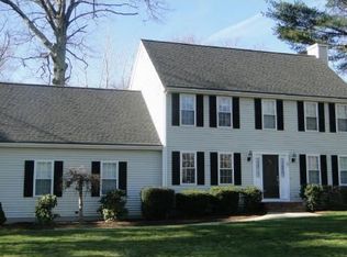 19 Old Stagecoach Rd, Attleboro, MA 02703