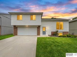 11118 Mary St, Omaha, NE 68164