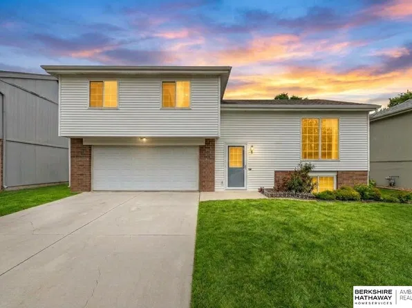 11118 Mary St, Omaha, NE 68164