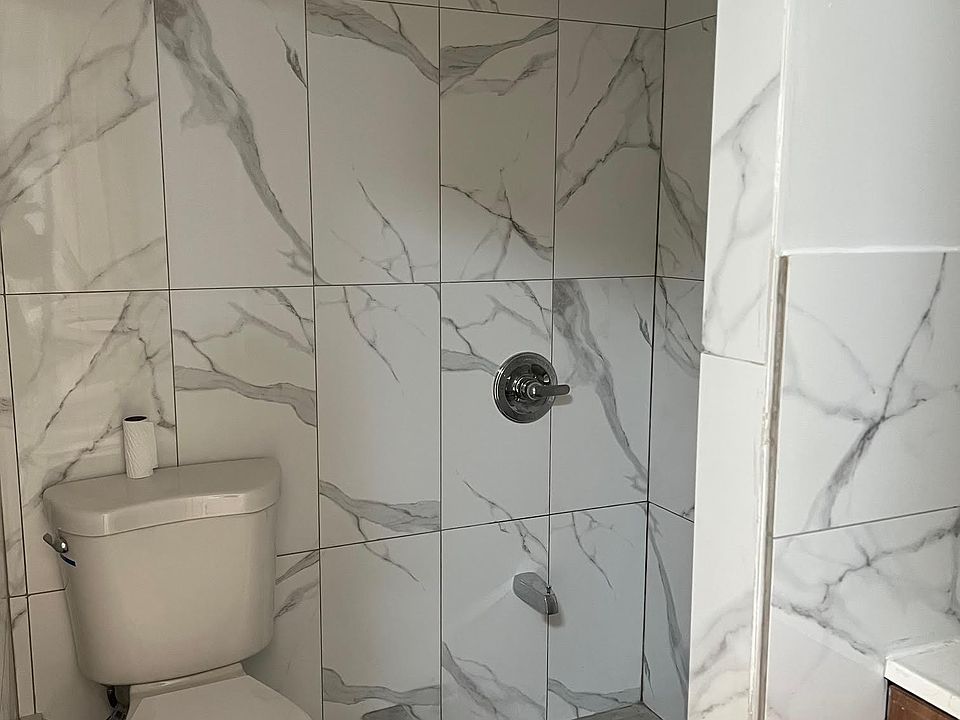 2nd image of 33 Bay 14th St Floor 1