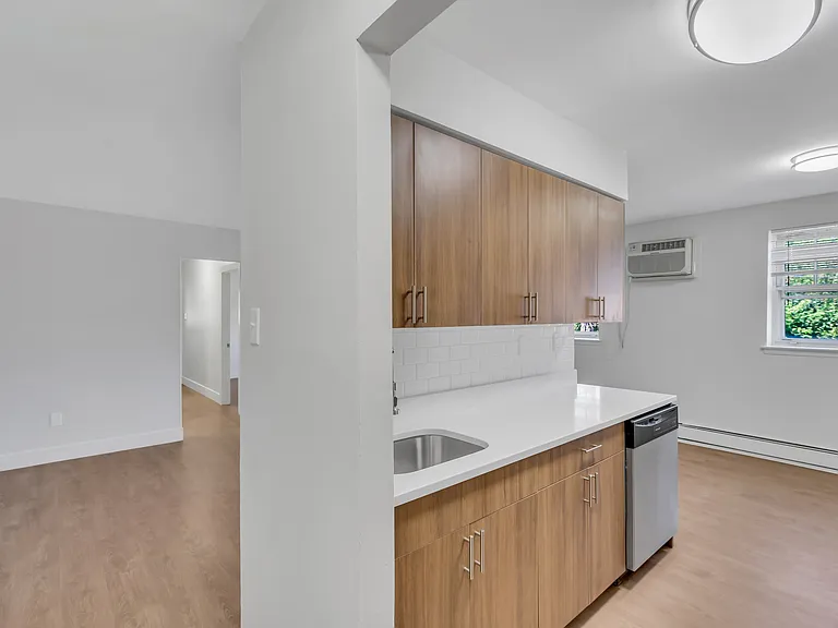 Lancaster Court Apartments — Photo 12