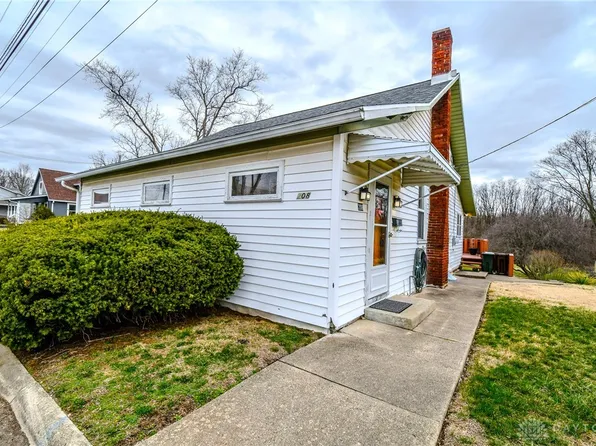 208 N Pike St, New Carlisle, OH 45344