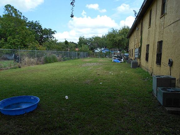 3rd image of 817 E Sugar Cane Dr