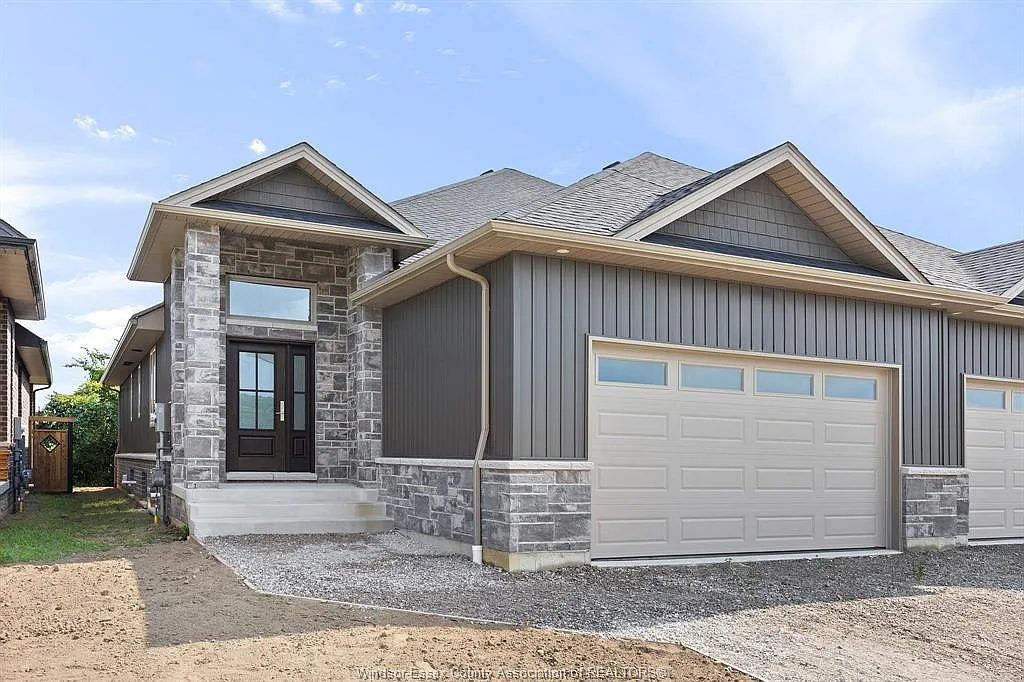 77 Pereira Dr photo 1