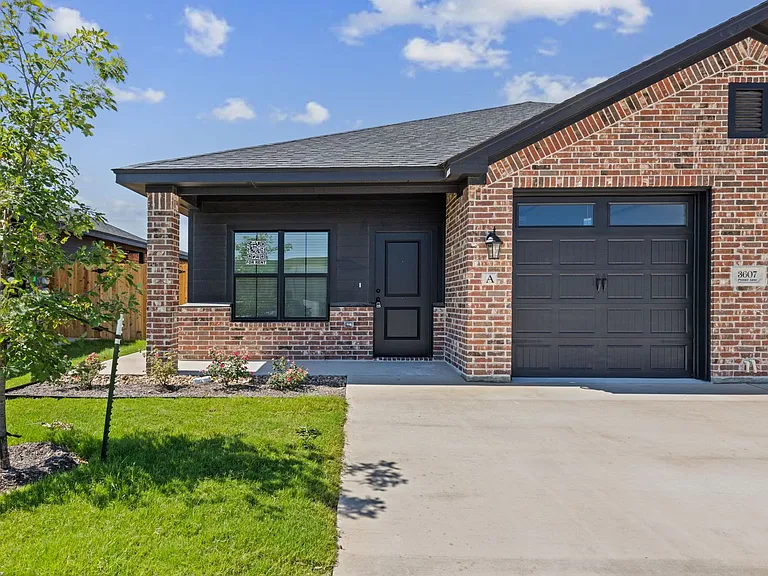 3607 Pintail Ln — Photo 2
