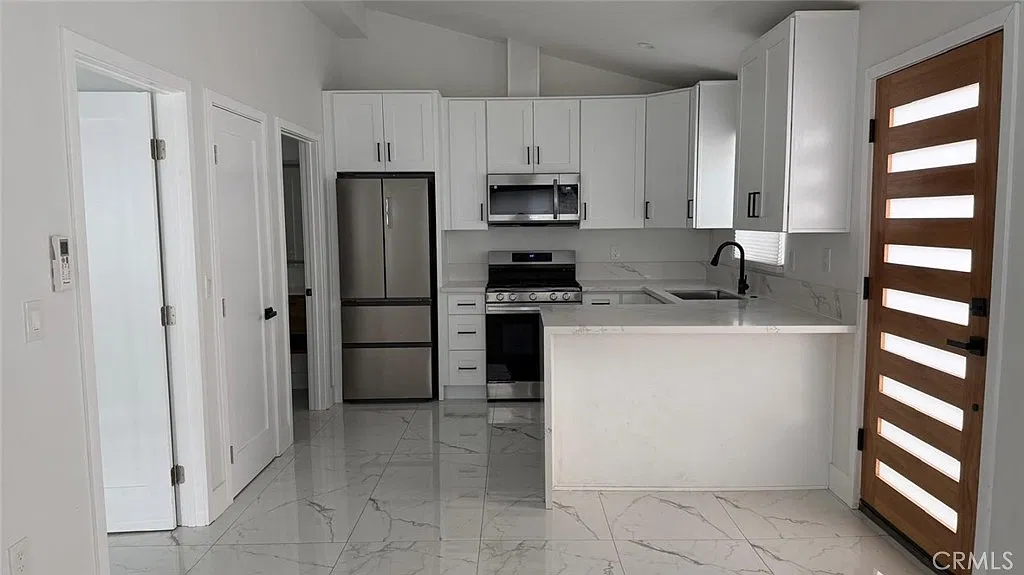 1 bed, 440 sqft, $2,150 — Photo 3