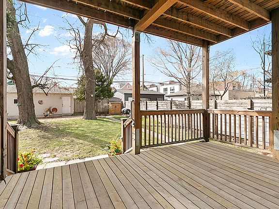 3rd image of 6070 N Hermitage Ave #1