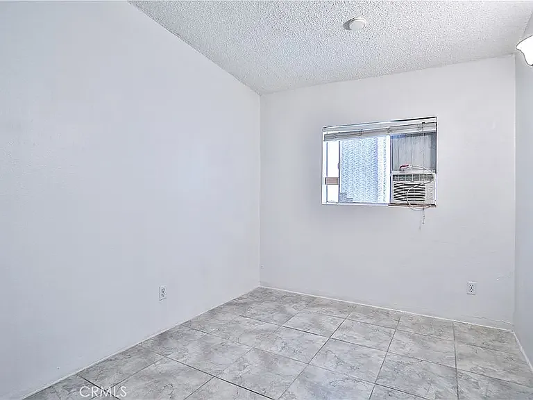 Warren St — Photo 10