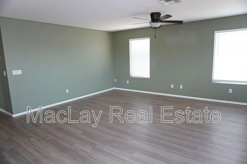 5 bed, 3.0 bath, 2350 sqft, $2,950 — Photo 3
