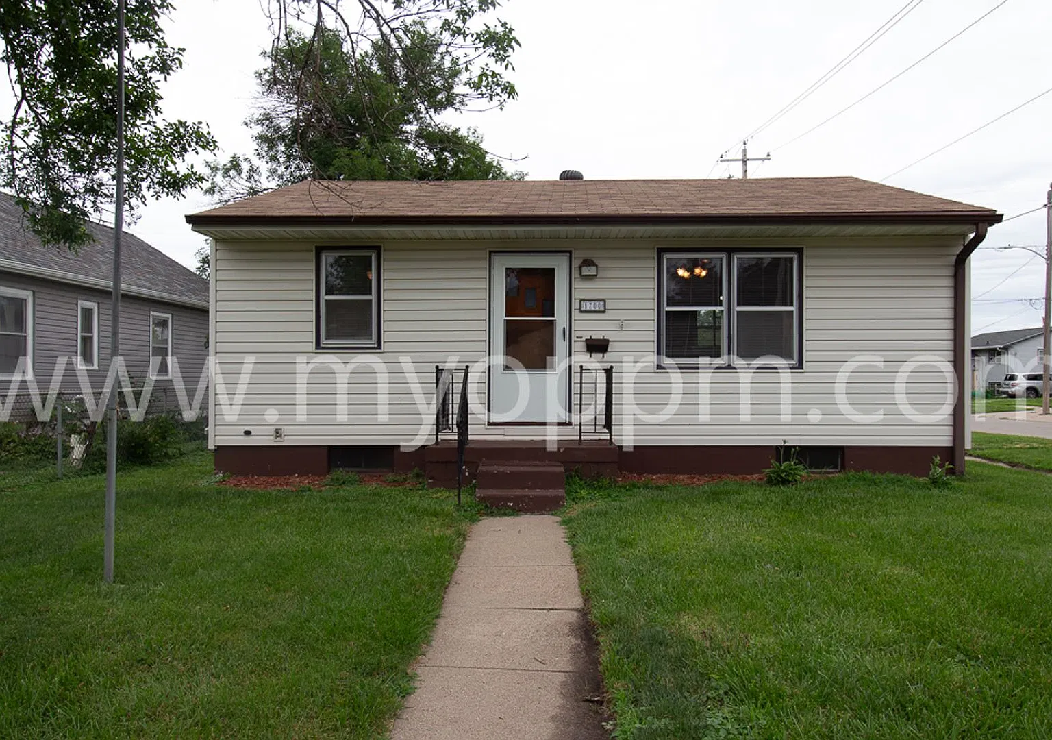 Charming 2Bd/1.5Ba House | Council Bluffs, IA — Photo 1