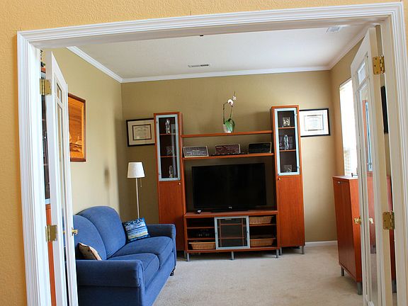 R of entrance-Study/Office