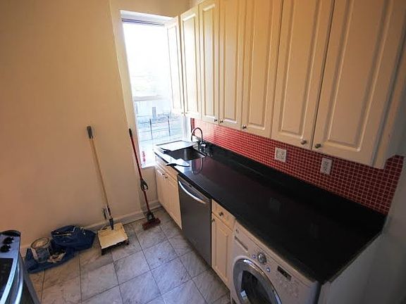 4th image of 221 E Broadway APT 8A