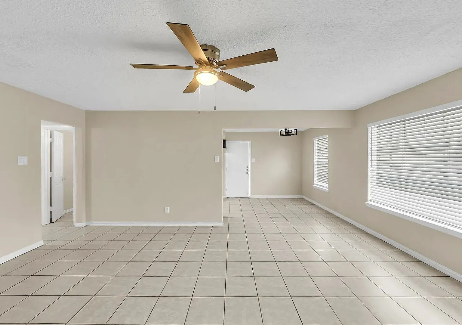 Spacious Irving Townhome | 2 Bed, 2 Bath | Pet Friendly — Photo 2