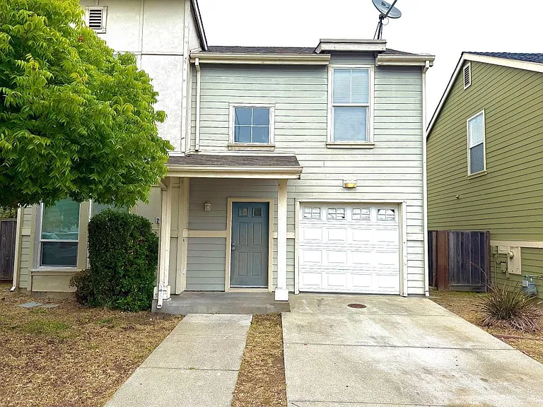 2941 Chavez Ln — Photo 1