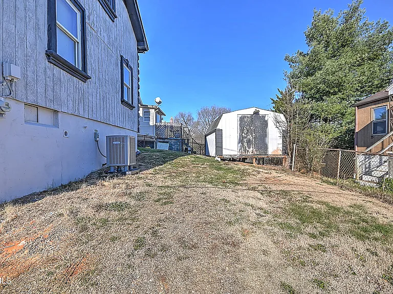 488 Virgil Ave — Photo 28