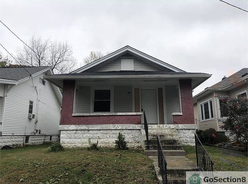 1st image of 318 S 43rd St