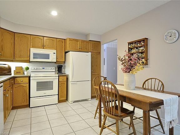 4th image of 6 Terraview Cres