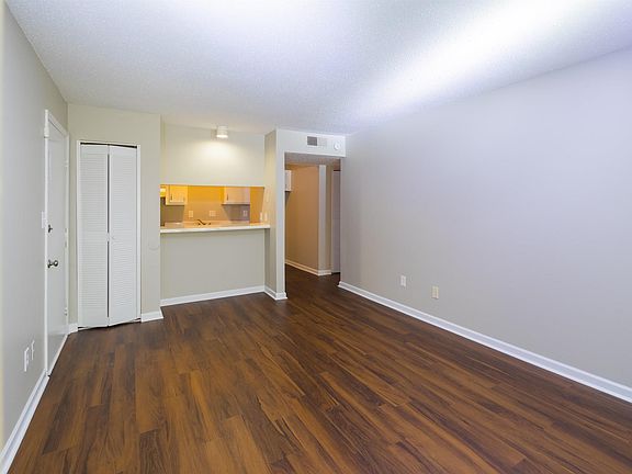 3rd image of 406 Skyview Dr APT K
