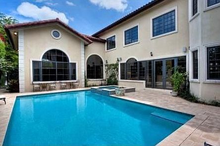 1st image of 110 Camden Dr