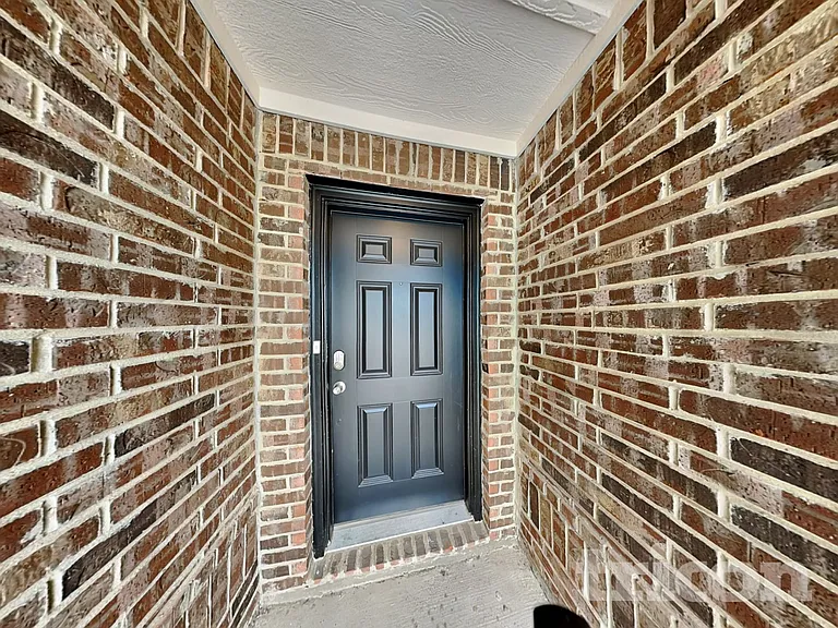 100 Rebel Rd — Photo 2