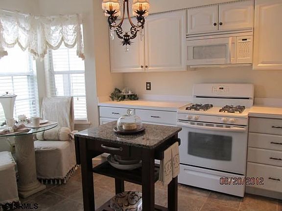 2nd image of 622 Lakefront Cir #131