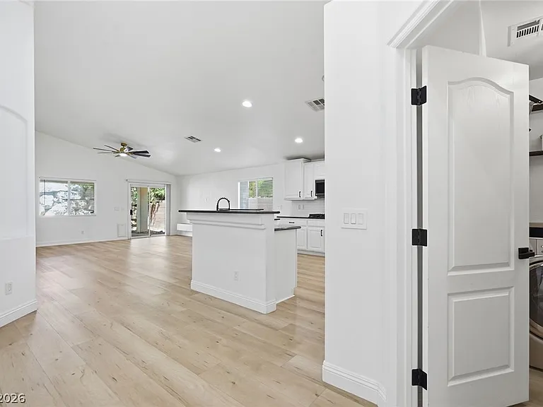 9717 High Alpine St — Photo 18