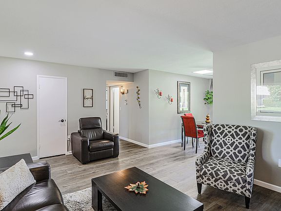 4th image of 10707 W Cheryl Dr