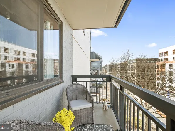 801 N Pitt St APT 605, Alexandria, VA 22314