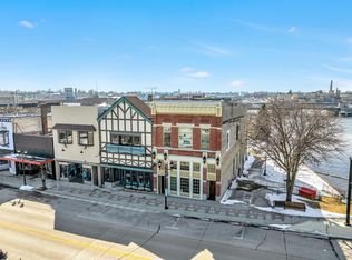 810 S 8th St, Manitowoc, WI 54220