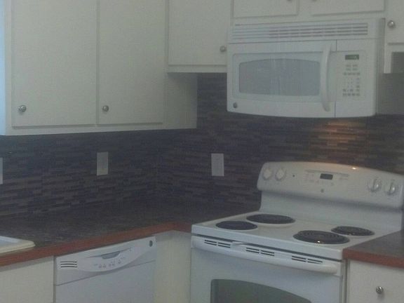  kitchen w/glass tile backsp