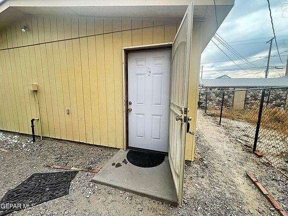 4th image of 1526 E Yandell Dr APT A
