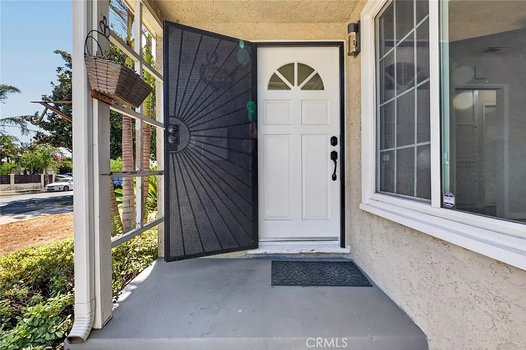 3 bed, 1450 sqft, $3,800 — Photo 2