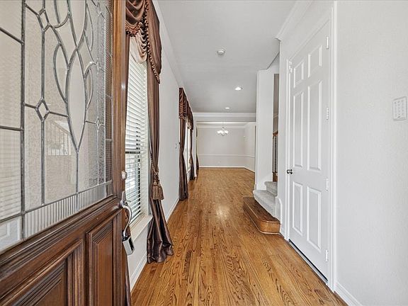 2nd image of 2914 Royal Oaks Crst