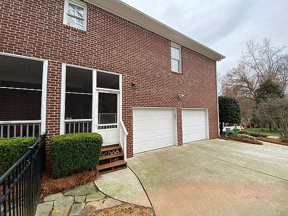 Screened Porch/2 Car Garage