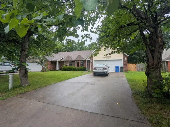 2050 E Farr Ln, Fayetteville, AR 72703