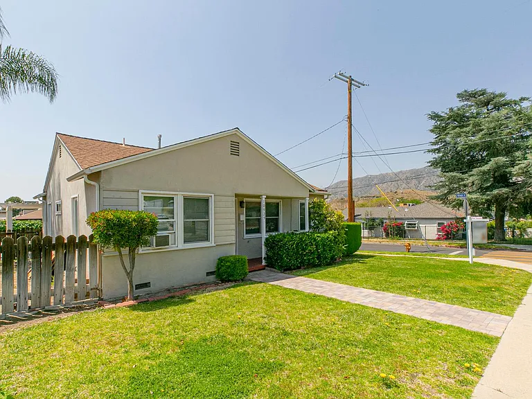 10929 Whitegate Ave — Photo 5