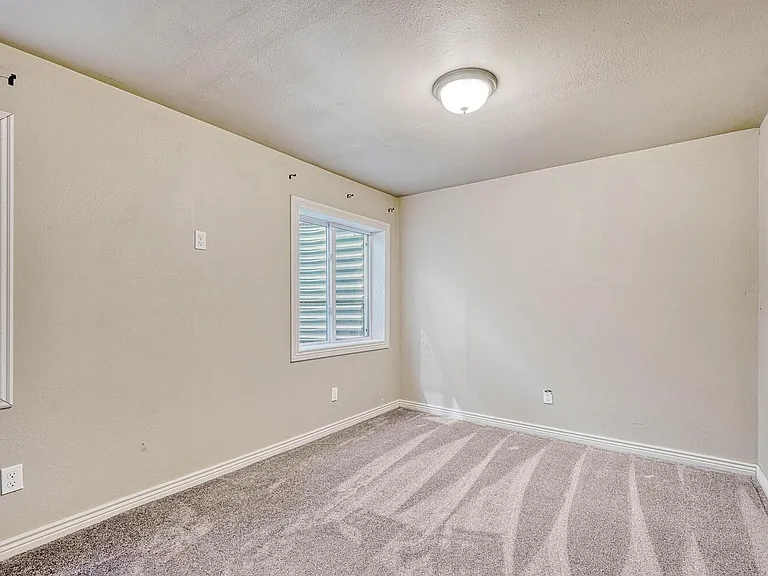 6442 Silverwind Cir — Photo 29