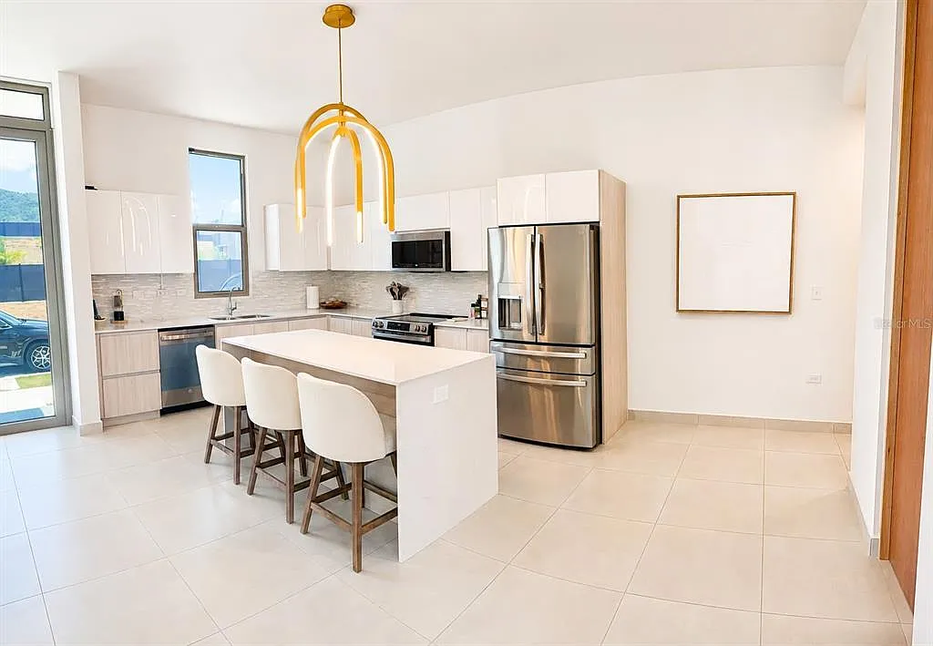 4 bed, 2.5 bath, 1683 sqft, $3,000 — Photo 4
