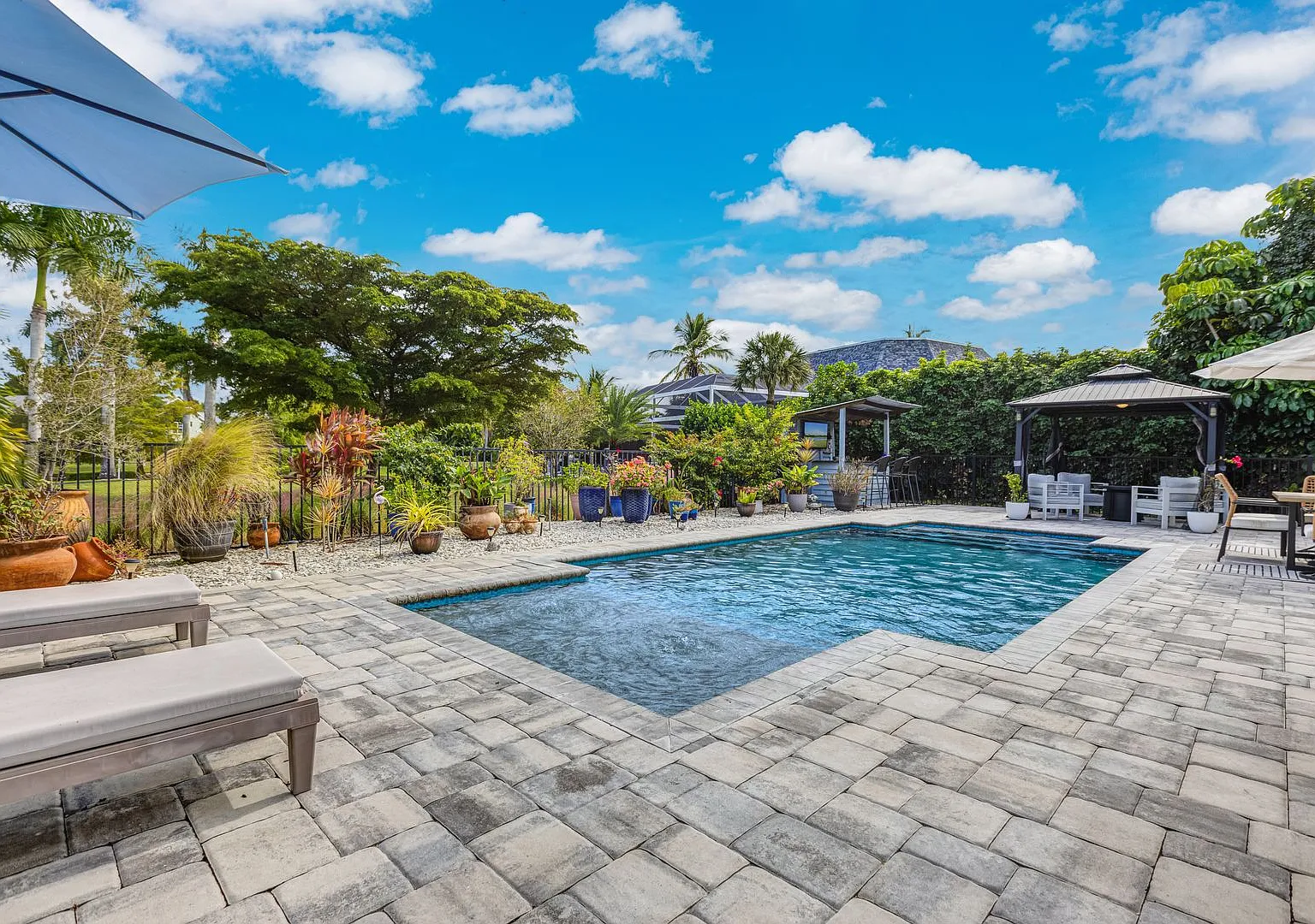 ** Kings Lake ** 3 Bed + Den / 2 Bath - Pool Home - Great Location! - Annual Rental — Photo 2