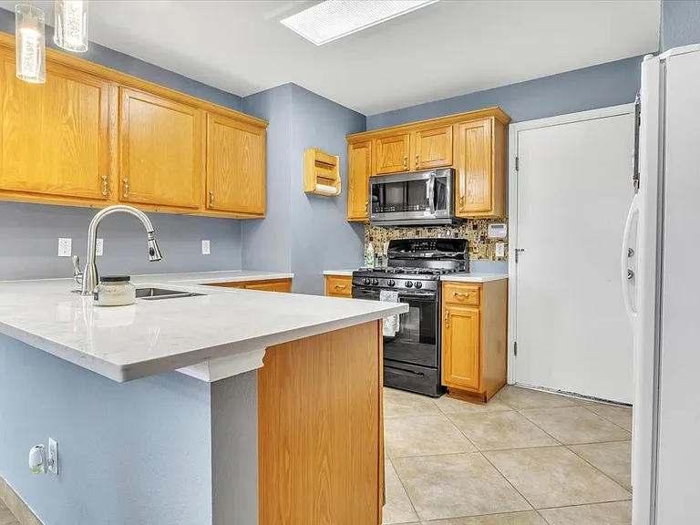 1700 W Pflugerville Pkwy — Photo 17
