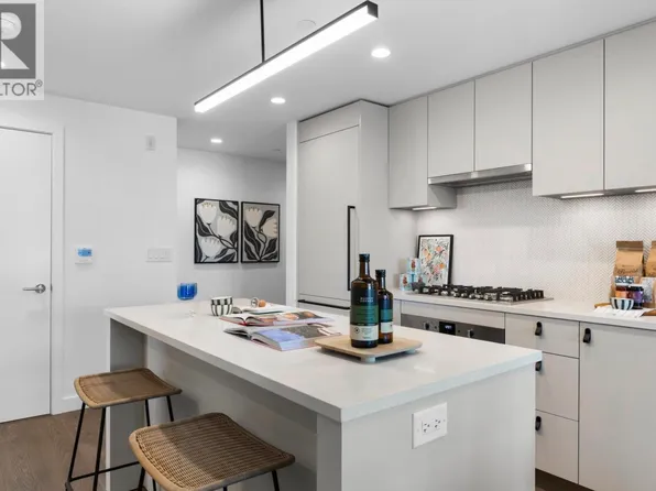 1680 E 12th Ave #405, Vancouver, BC V5N 2A3