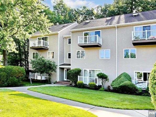 29 Presidential Dr, Englewood, NJ 07631