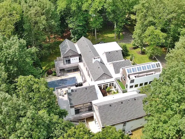12 Horseshoe Dr, Millstone Township, NJ 08535