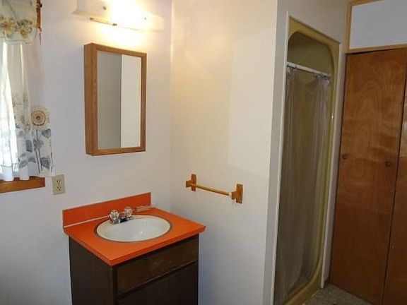 Studio apartment bathroom