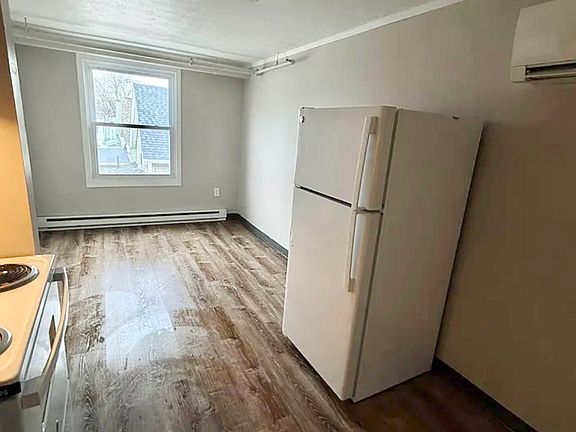 4th image of 49 Harbor Ave #5