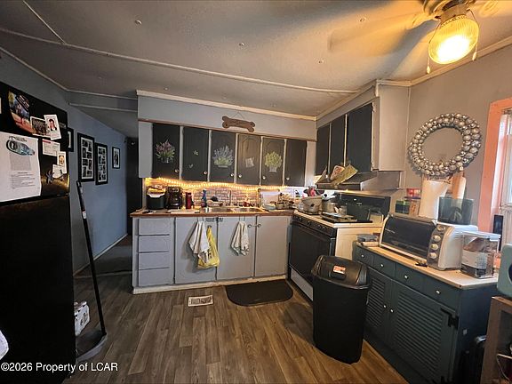 3rd image of 2700 Lackawanna Ave