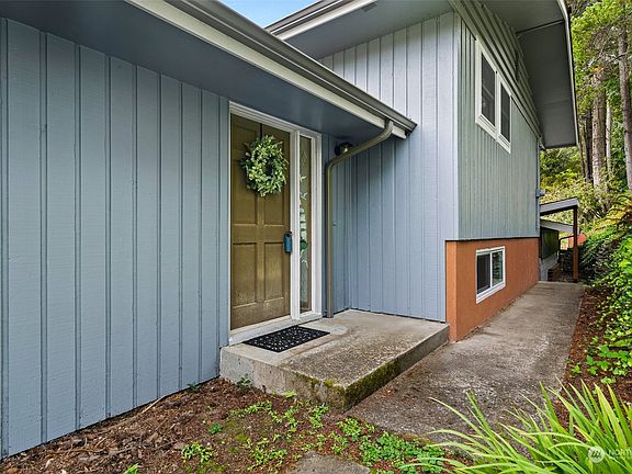 5th image of 2410 Beach View Lane NW