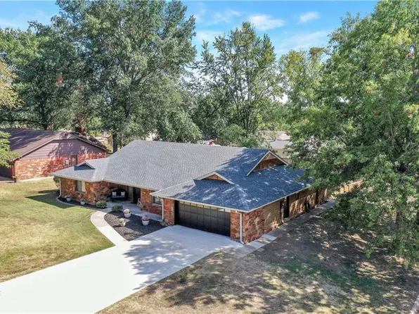 1407 Columbus Ave, Coffeyville, KS 67337